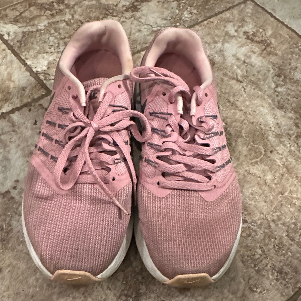 Nike Women's Pink Athletic Shoes